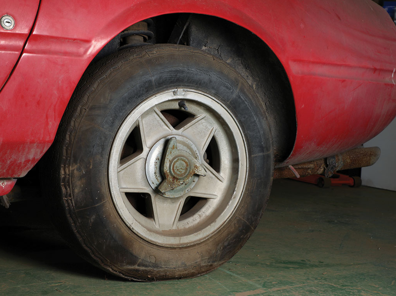 Illustration for article titled Ferrari Daytona Expected To Sell For $2 Million Just Needs A Little Elbow Grease